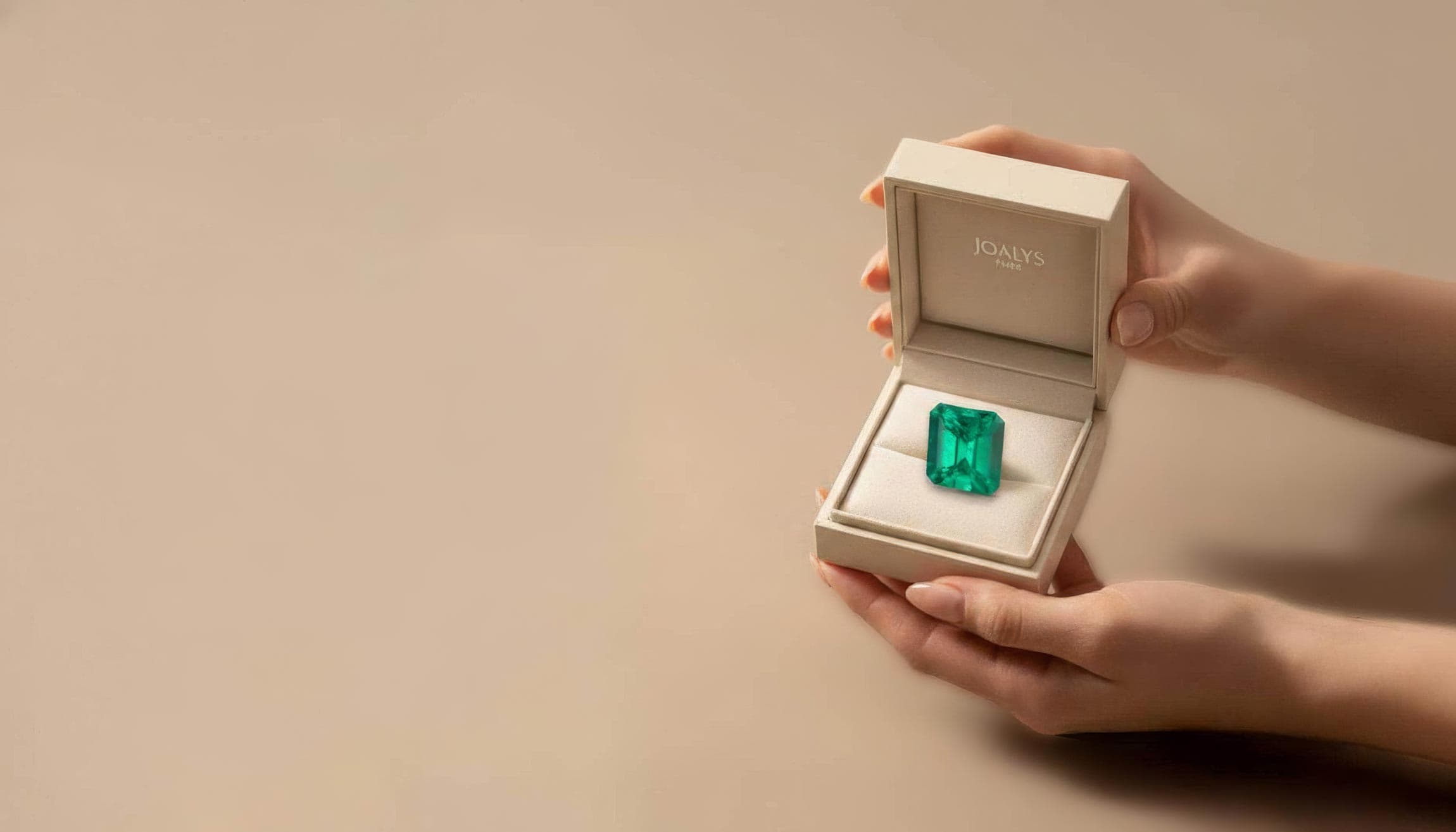 Precious blue sapphire from Sri Lanka - JOALYS PARIS