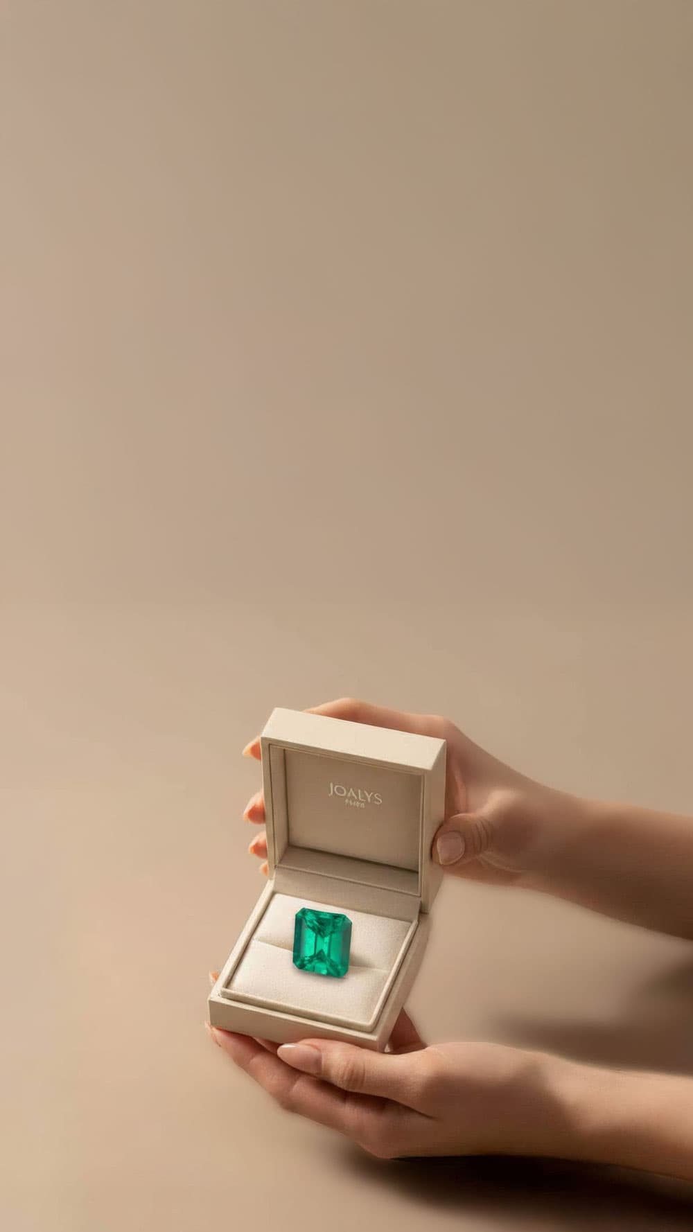 Precious blue sapphire from Sri Lanka - JOALYS PARIS