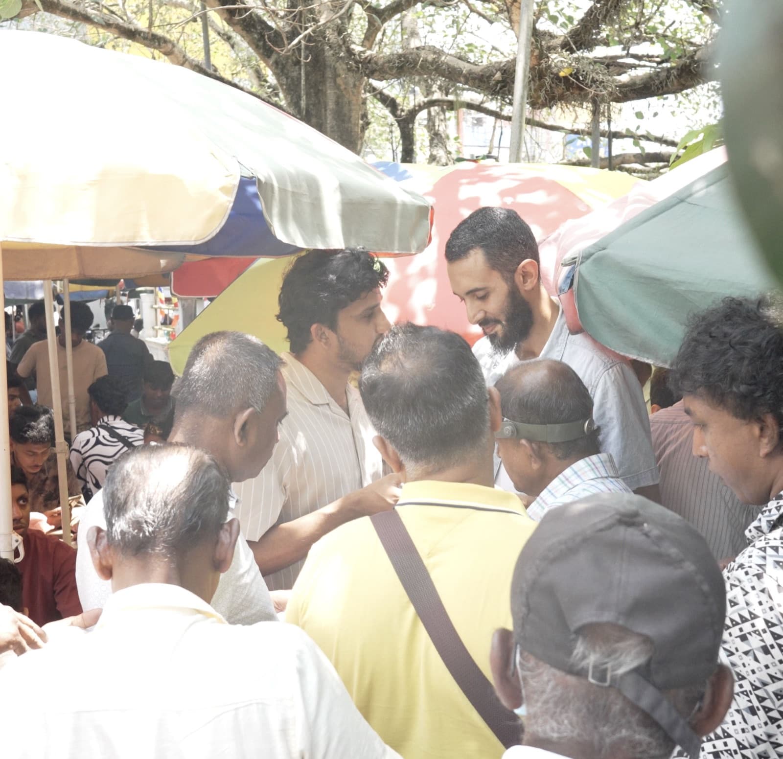 Negotiating at the gem market, Sri Lanka