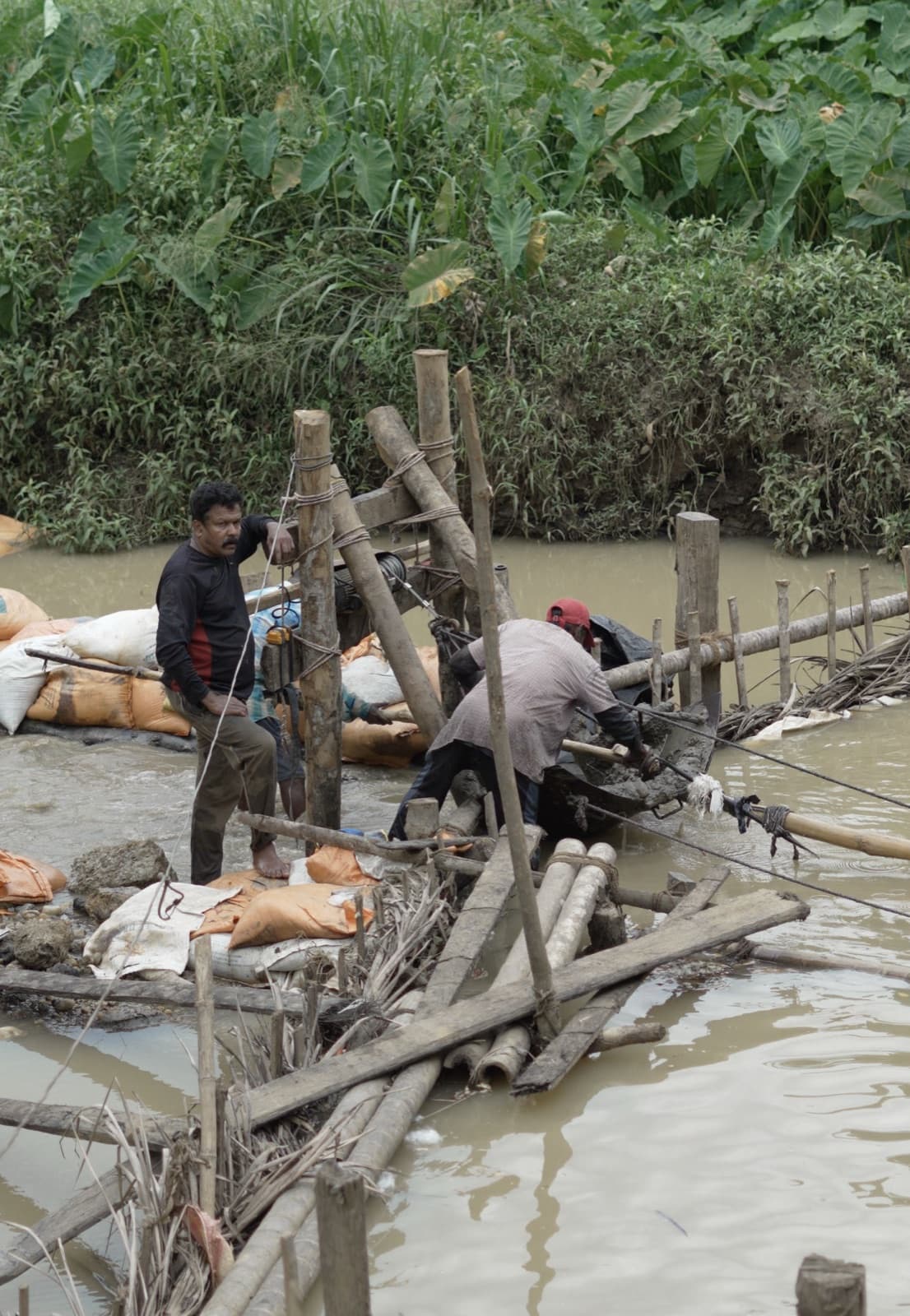 Alluvial river mining, Sri Lanka