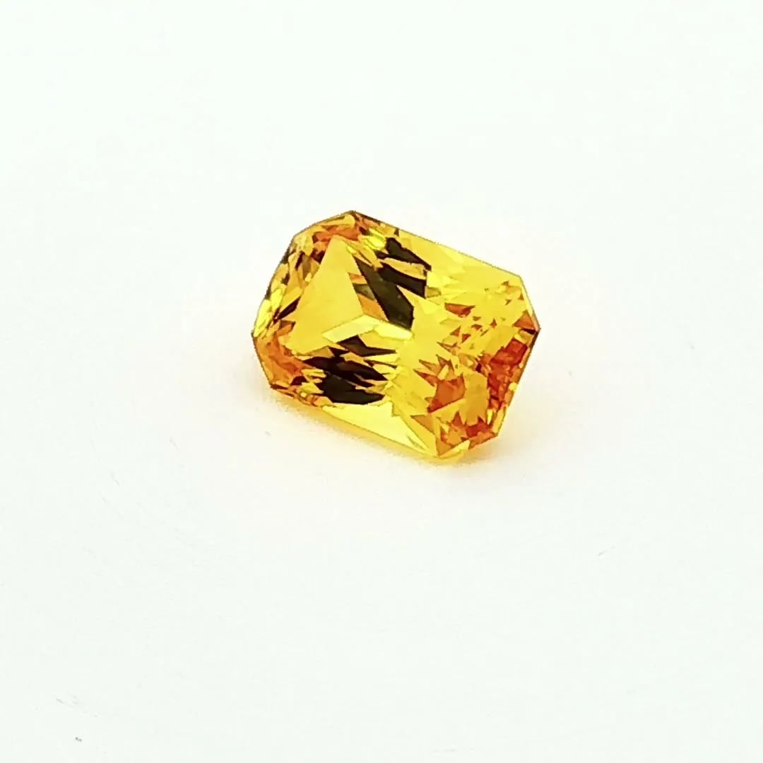 Natural golden yellow sapphire, radiant cut, from the Joalys collection